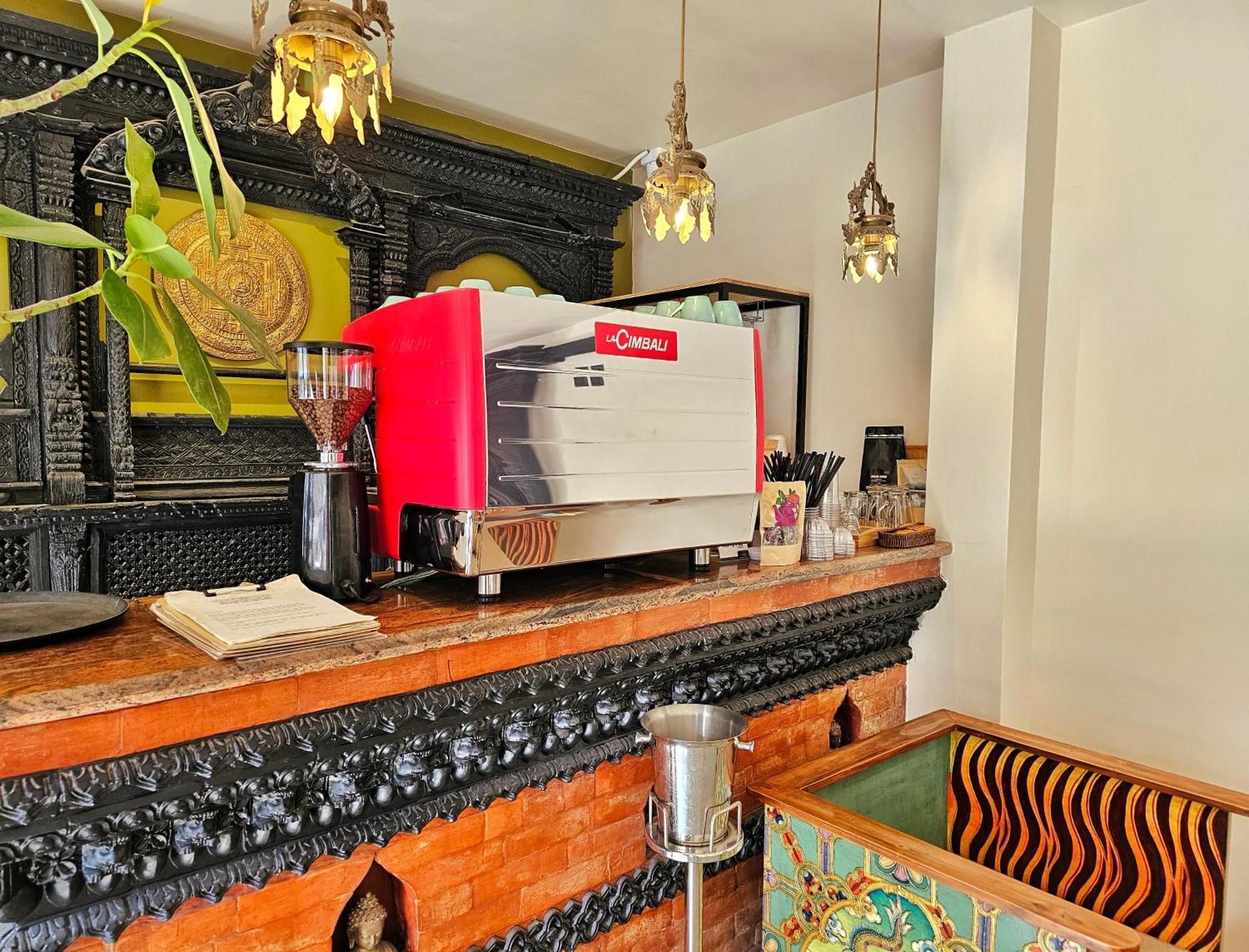 Swarga Heritage Hotel - A Traditional Stay カトマンズ エクステリア 写真
